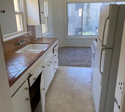 4th image of 915 Ocean Ave #C