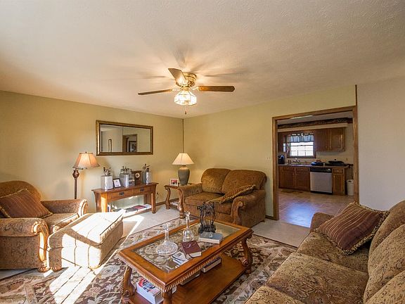 5th image of 3105 Sarah Ln