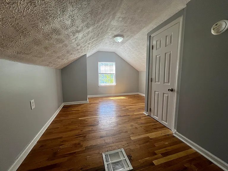 1731 Sonne Ave — Photo 12