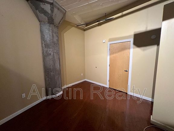 5th image of 1619 Washington Ave #403