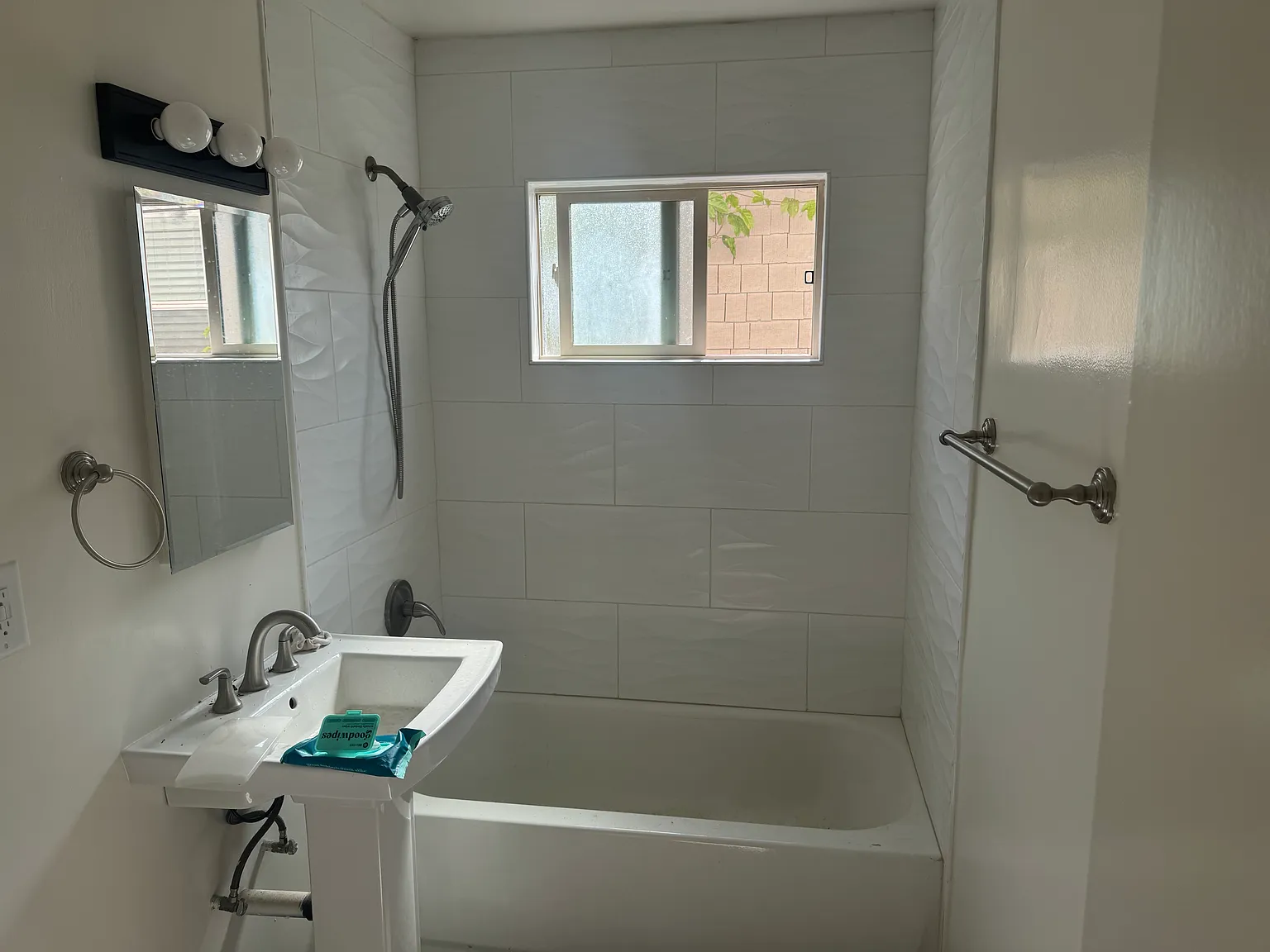 2 bed, 725 sqft, $2,850 — Photo 2