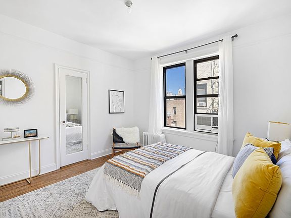 5th image of 99 E 4th St APT 6L