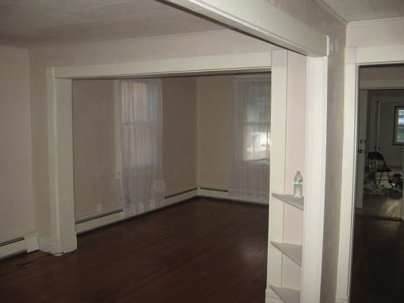 3rd image of 325 Deviller St