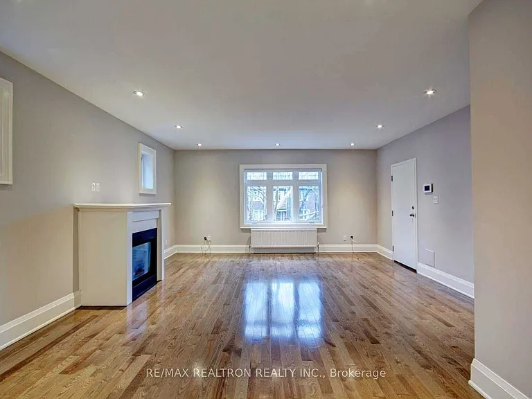 115 Chaplin Cres #2 — Photo 3