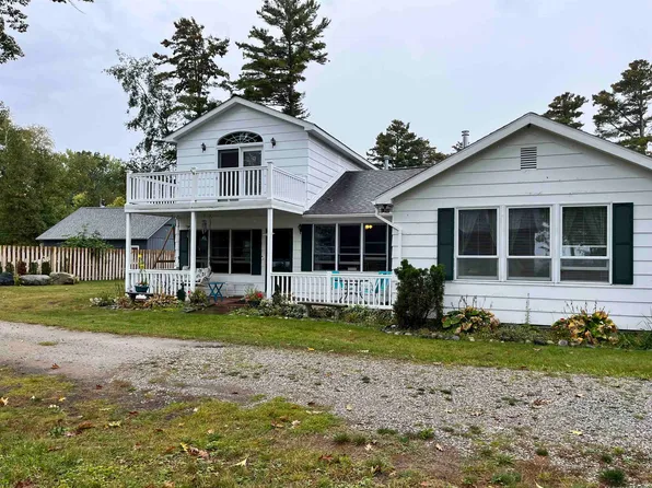 1003 1st St, Tawas City, MI 48763