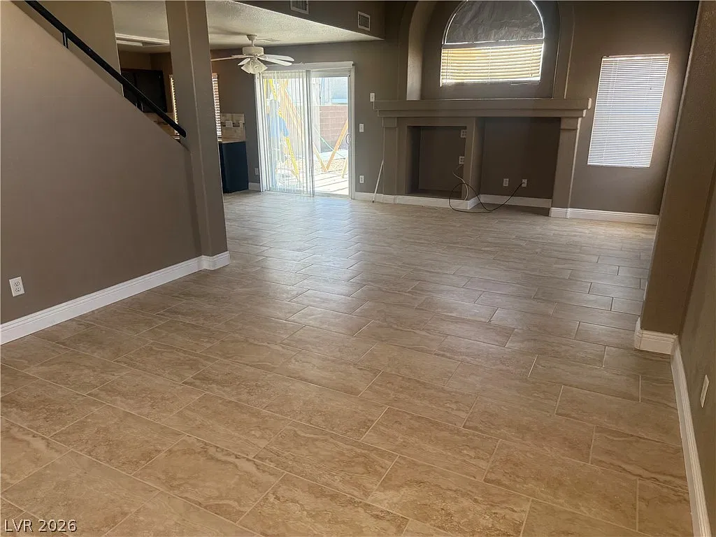 5 bed, 3.0 bath, 1942 sqft, $2,500 — Photo 3