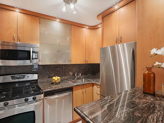 5th image of 200 W 79th St APT 5P