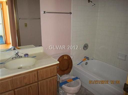 3rd image of 4220 Rollingstone Dr