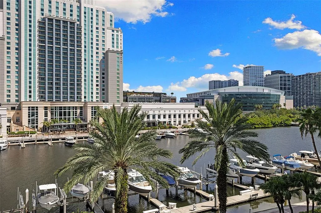 3 bed, 2.0 bath, 1648 sqft, $3,800 — Photo 1