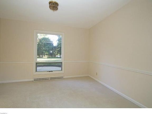 5th image of 270 Hartford Dr