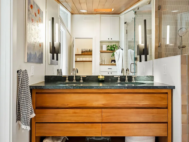 Double vanity