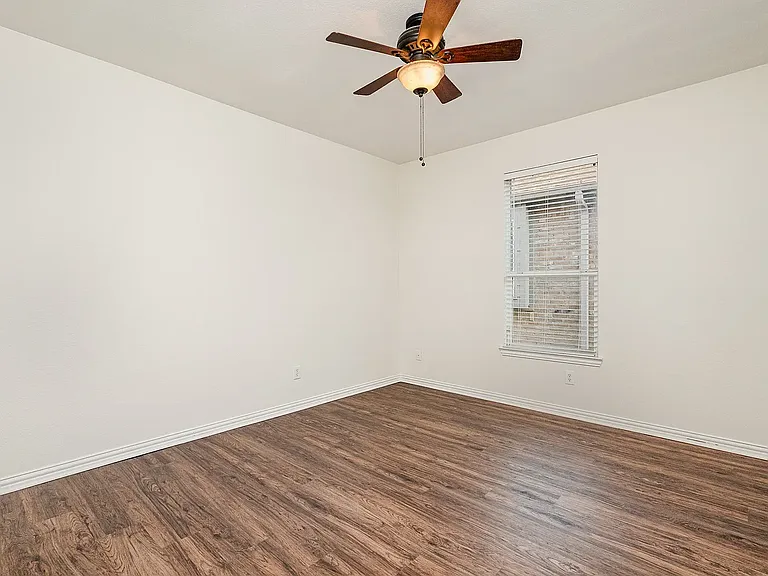 1432 Palestine Dr — Photo 11