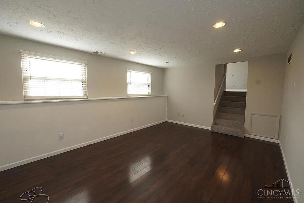 1382 Firethorne Dr — Photo 3