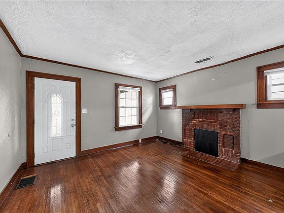 3rd image of 16 Camden Ave