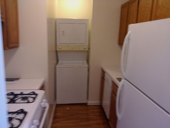 3rd image of 418 17th St APT 2C