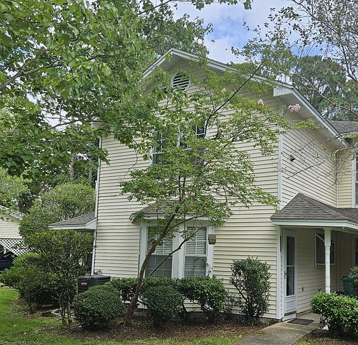 1st image of 639 Emerald Ln #639