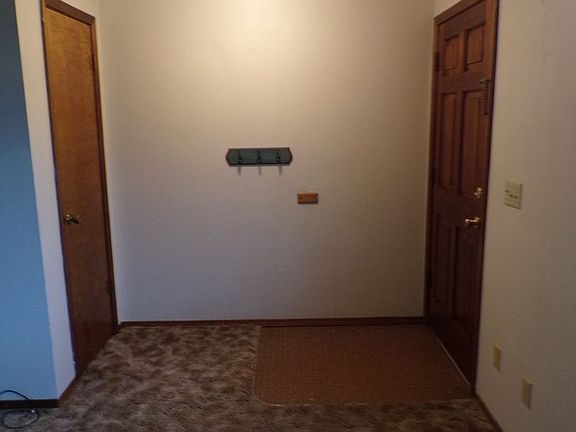 2nd image of 320 & 322 E Beakman St #320