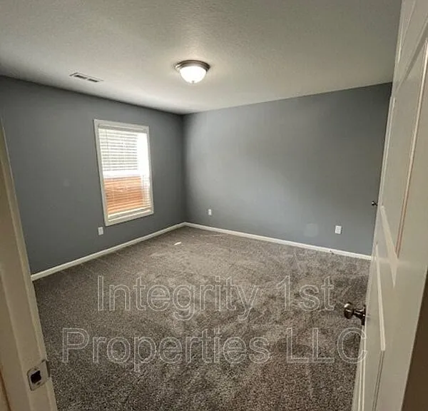 6323 NE 44th St — Photo 6
