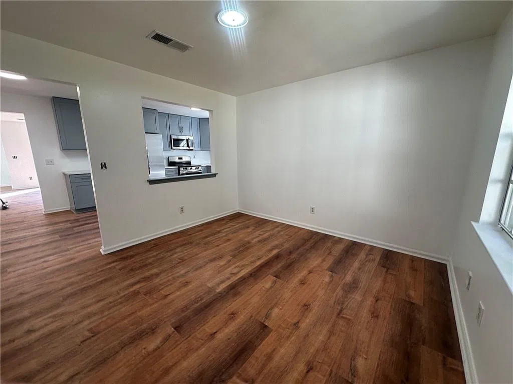 4 bed, 2.5 bath, 1784 sqft, $2,200 — Photo 3