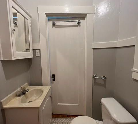 2nd image of 542 Mason St APT 21