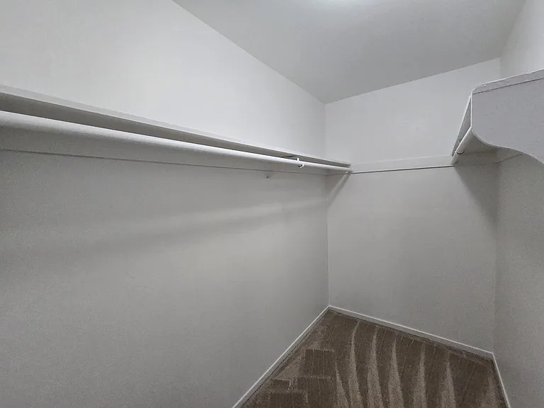 2100-2104 E Sunrise Ave — Photo 20