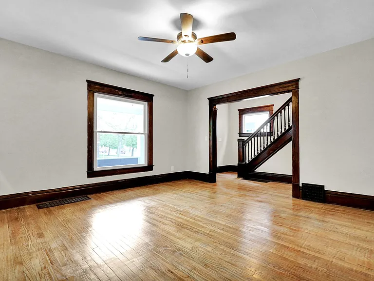 505 W Lenawee St — Photo 4