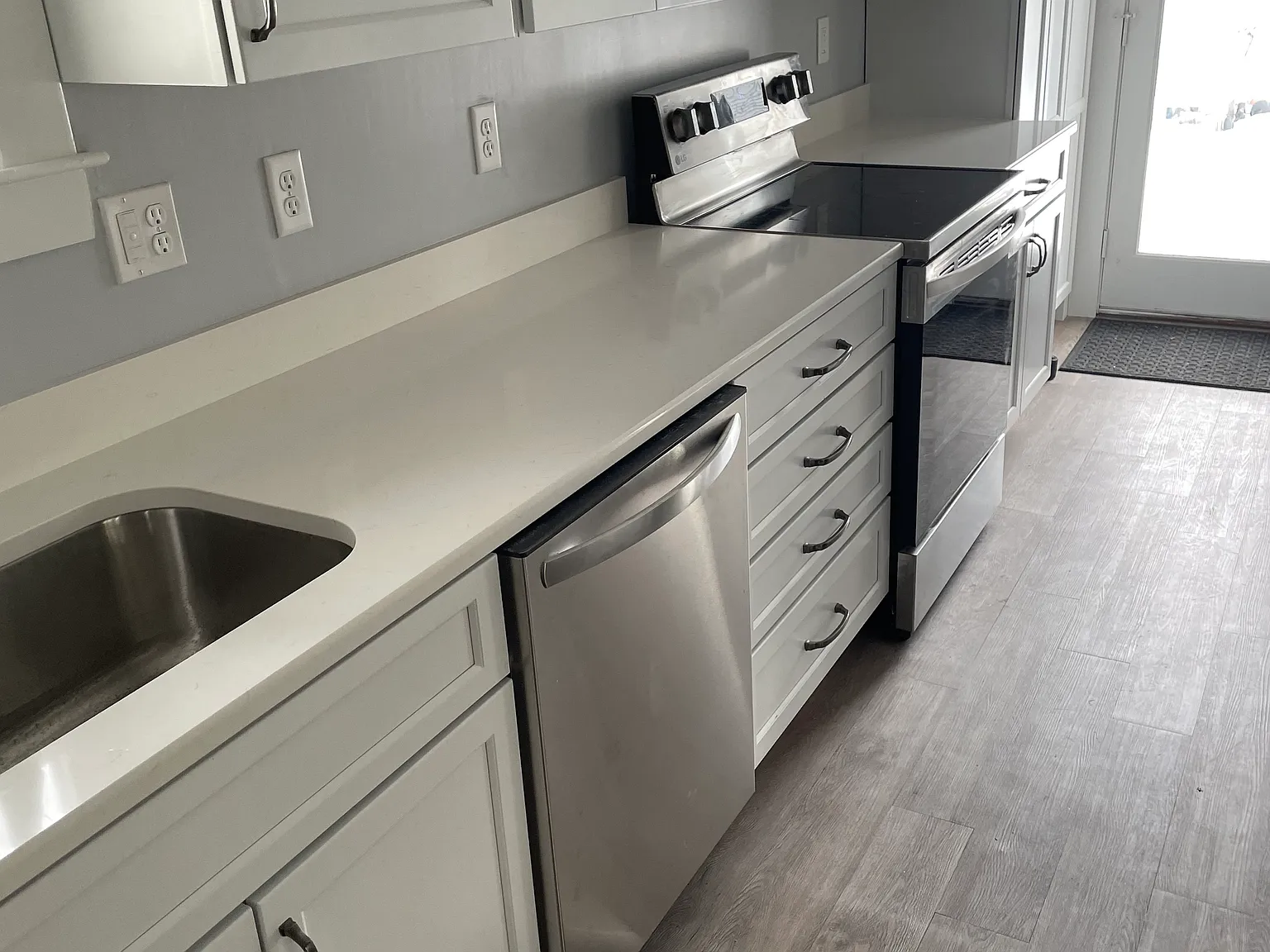 3 bed, 2000 sqft, $2,500 — Photo 2
