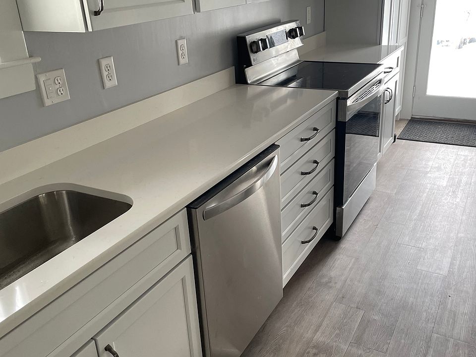 2nd image of 110 Palm St #2