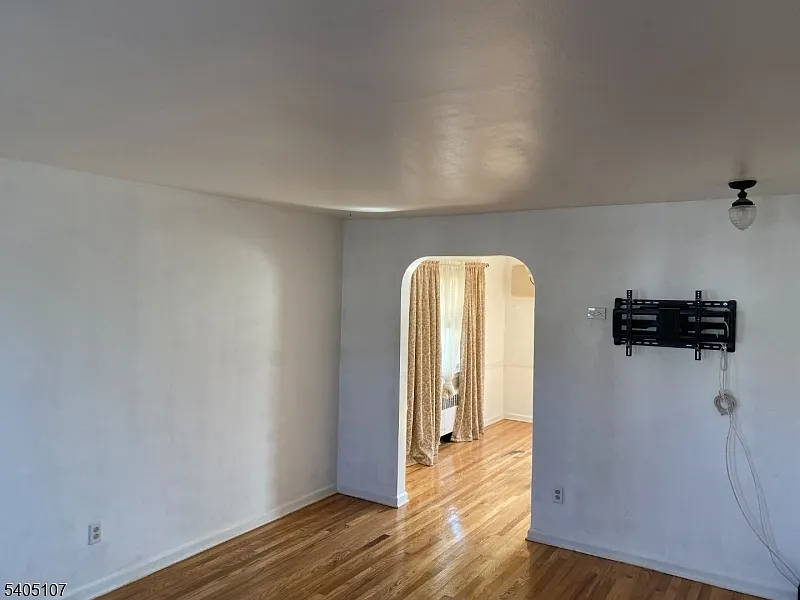 2 bed, 1.0 bath, $2,450 — Photo 3
