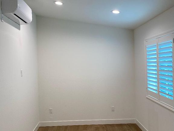5th image of 242 S Cragmont Ave