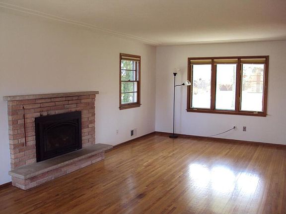 3rd image of 7709 Florida Cir N