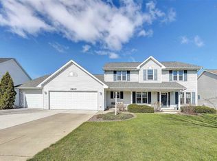 1260 Benjamin Ct, Green Bay, WI 54311