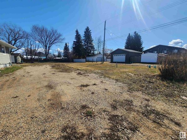 5007 58th St, Cold Lake, AB T9M 1T8