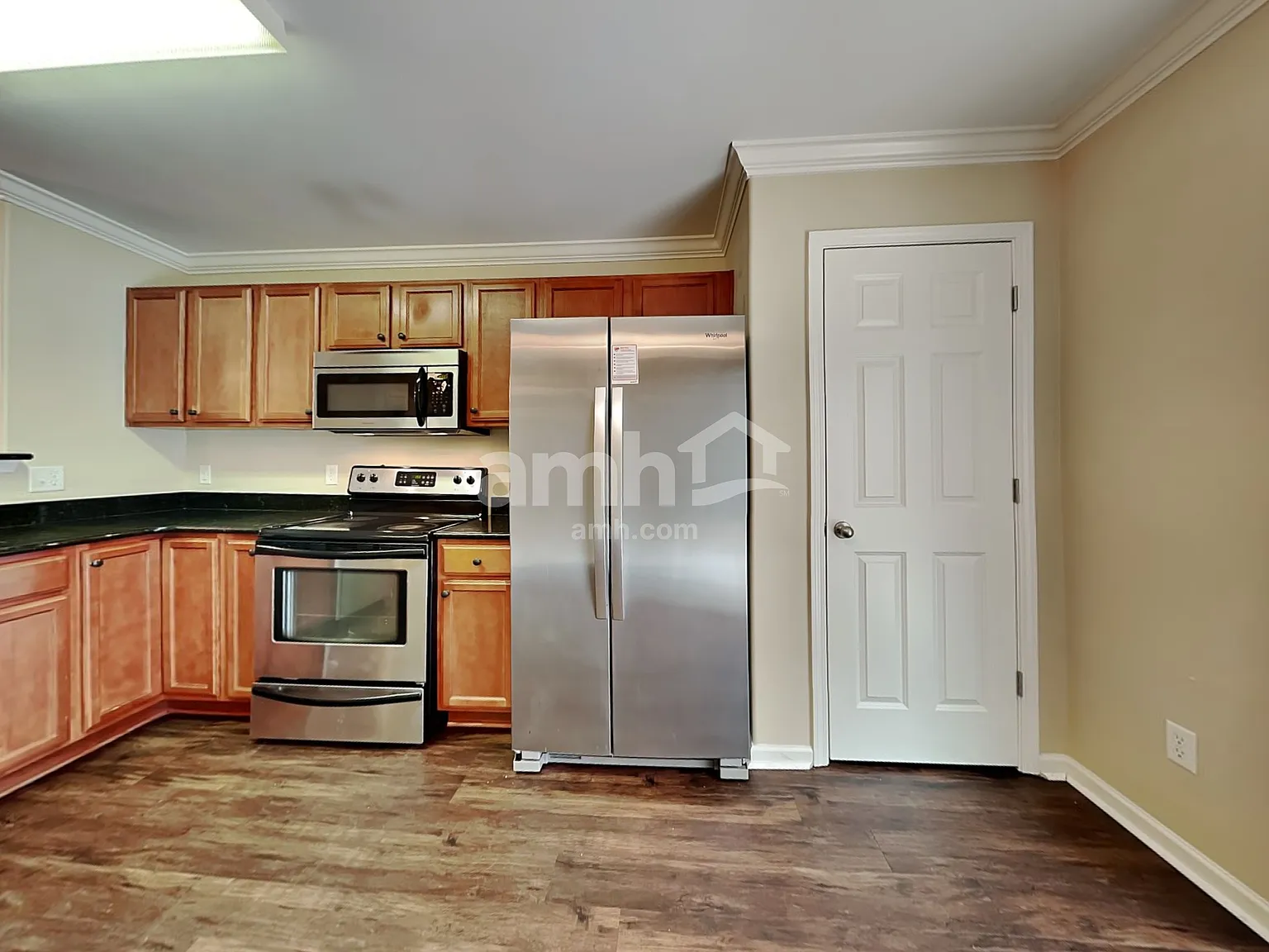 3 bed, 2.5 bath, 1850 sqft, $2,285 — Photo 4