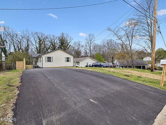 2nd image of 108 Jellico Ln