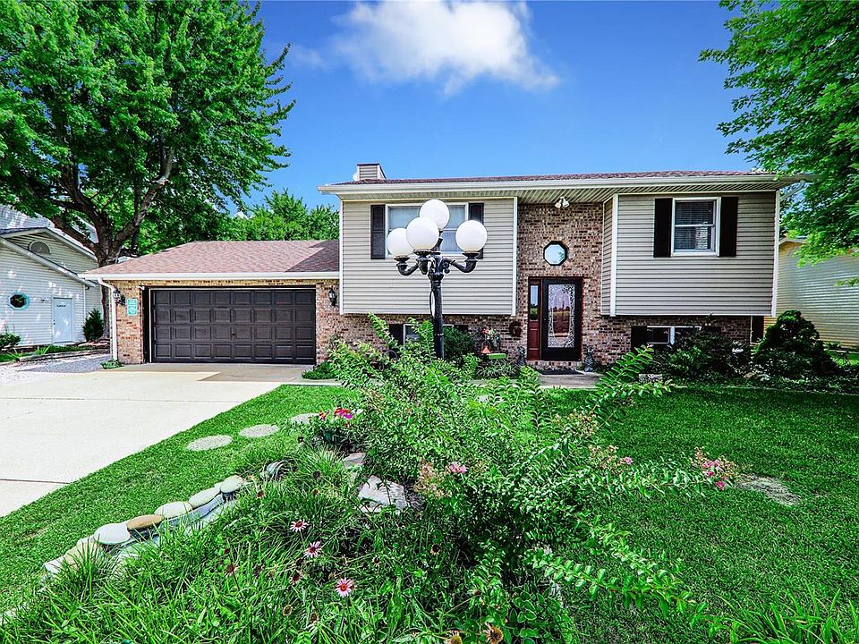 1st image of 2920 Mockingbird Ln