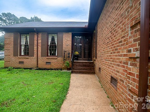 2nd image of 5742 Faulconbridge Rd