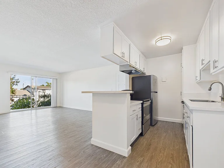 3749 McLaughlin Ave. — Photo 37