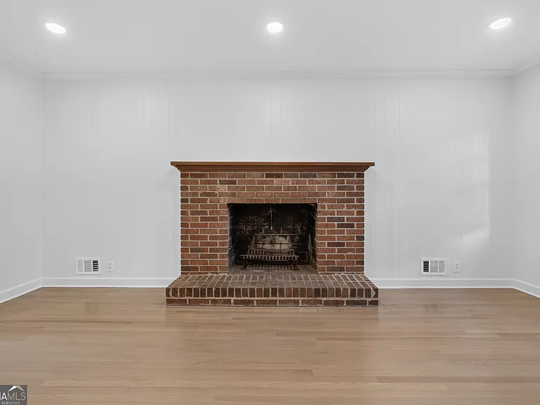 4854 Springfield Dr — Photo 10