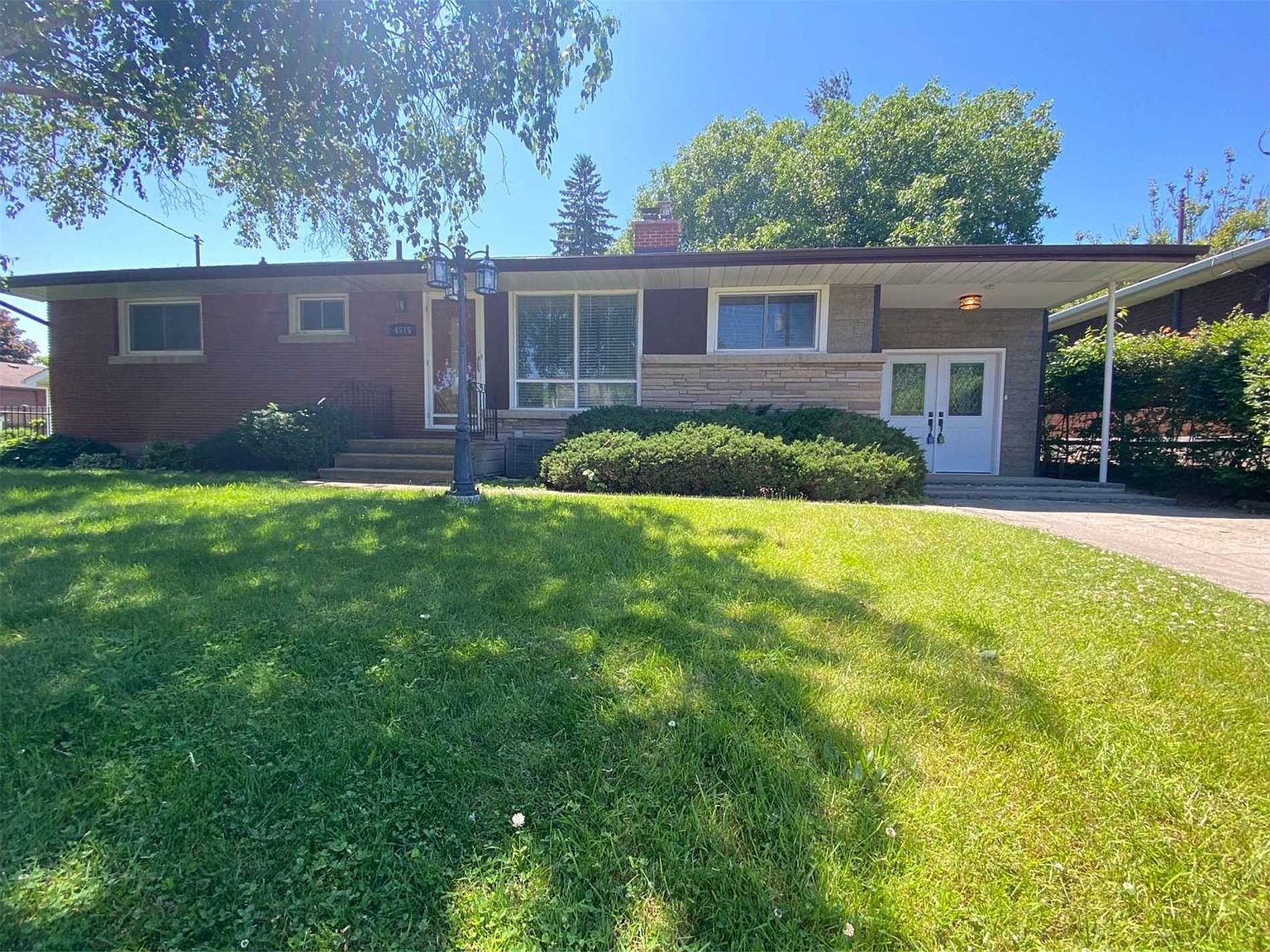 4515 Maplewood Ave, Niagara Falls, ON L2E 6H5 | Zillow