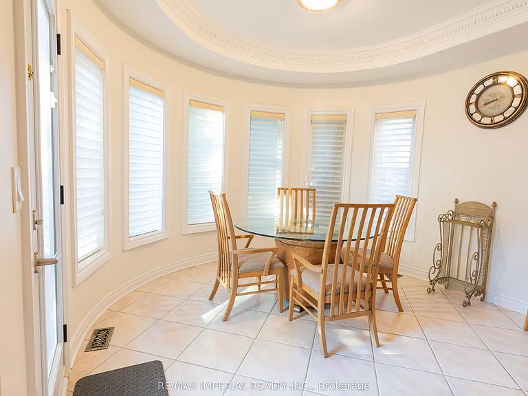 2 Farnham Dr — Photo 9