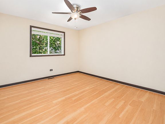 3rd image of 2736 Prairieview Ln S