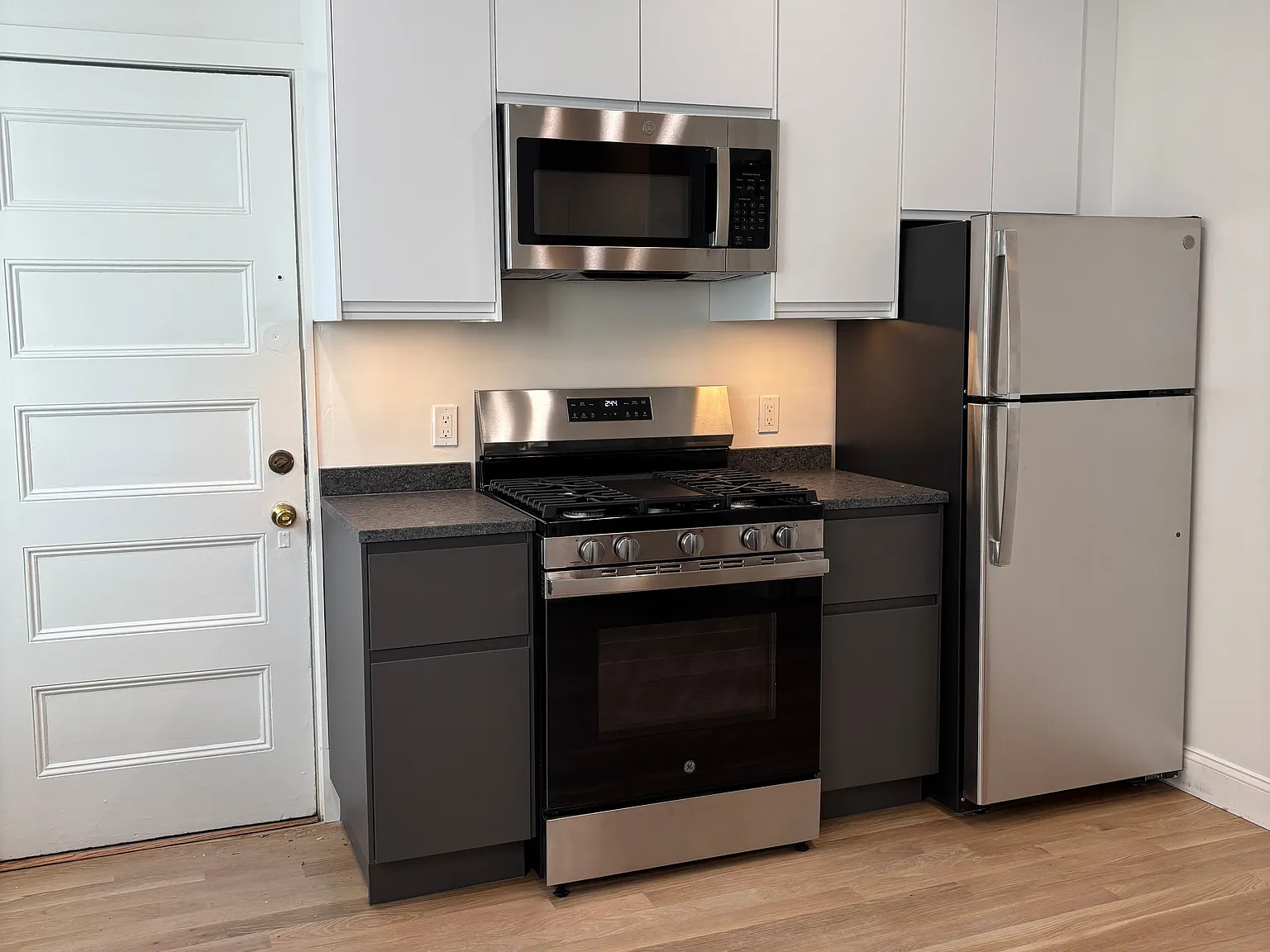 4 bed, 9999 sqft, $5,750 — Photo 3