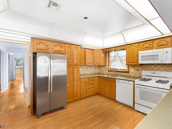 3rd image of 54 Canterbury Dr