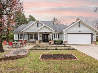 897 E Township St, Fayetteville, AR 72703