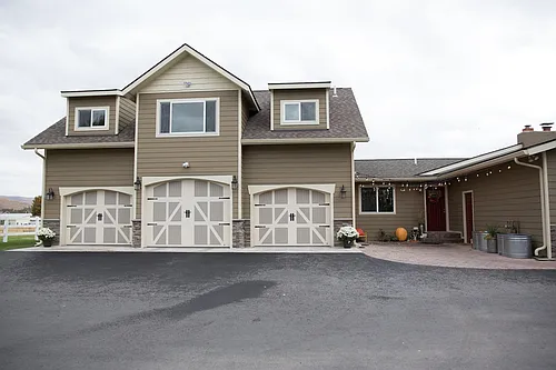 5585 Brady Ln Photo 1