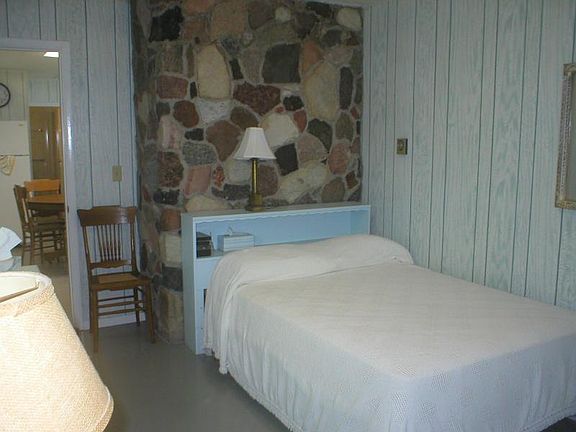 5th image of 3016 N Lakeshore Dr