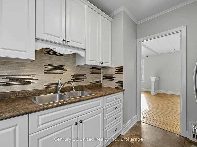559 Hamilton St — Photo 12