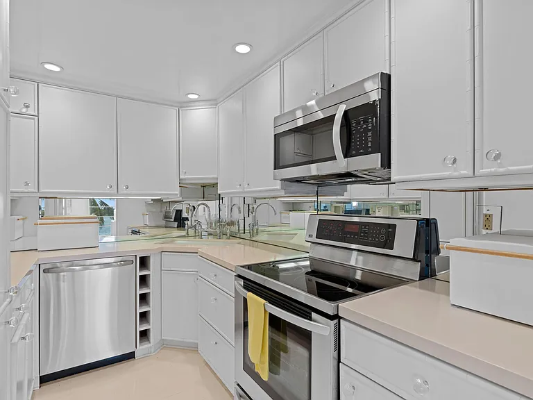 2800 N Flagler Dr #404 — Photo 17