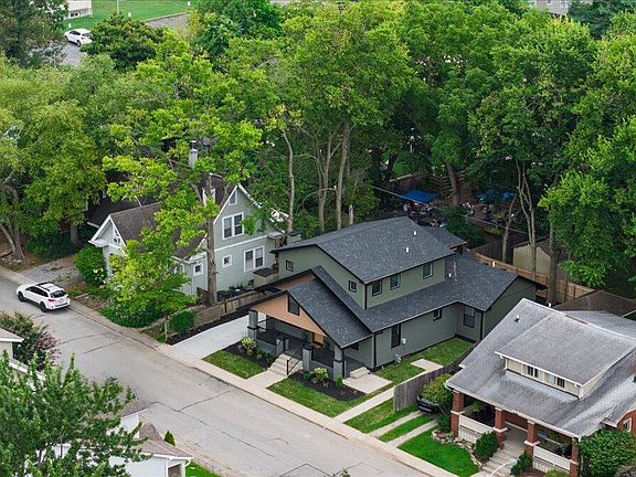 4th image of 132 Victory Ave